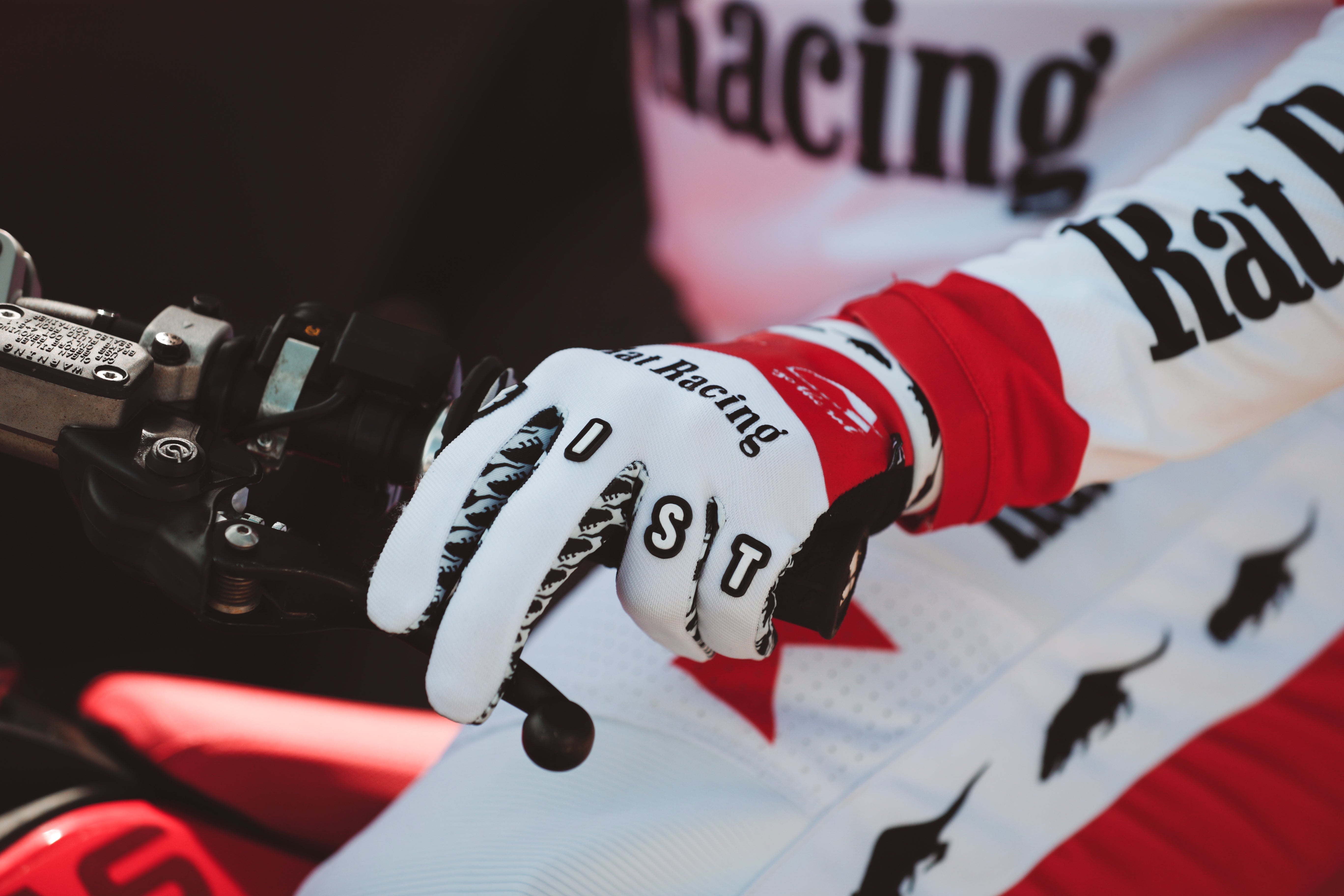 RATBRO GLOVE – Go The Rat Racing